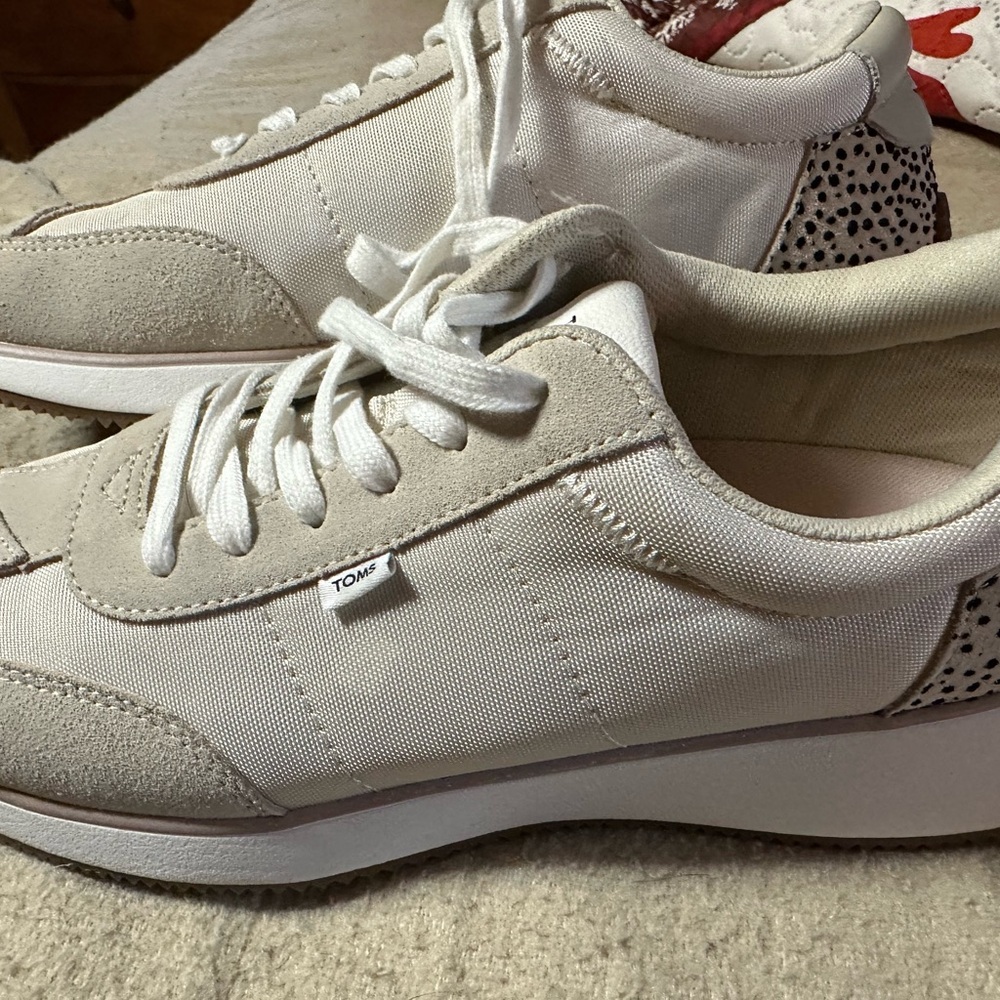 TOMS Women's Cream Sneakers